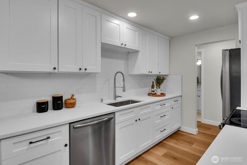Property photo for 18523 68th Avenue NE #204, Kenmore photo 7