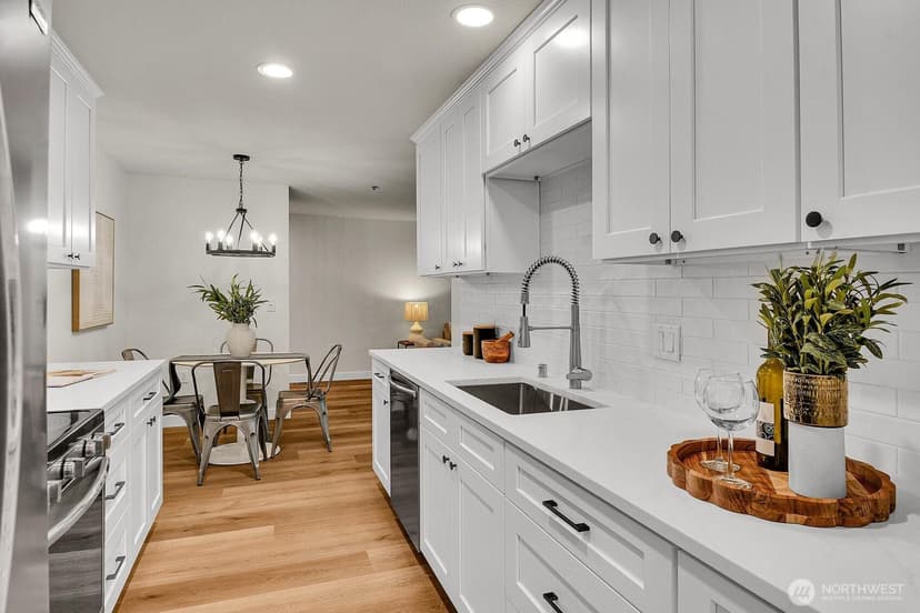 Property photo for 18523 68th Avenue NE #204, Kenmore photo 9