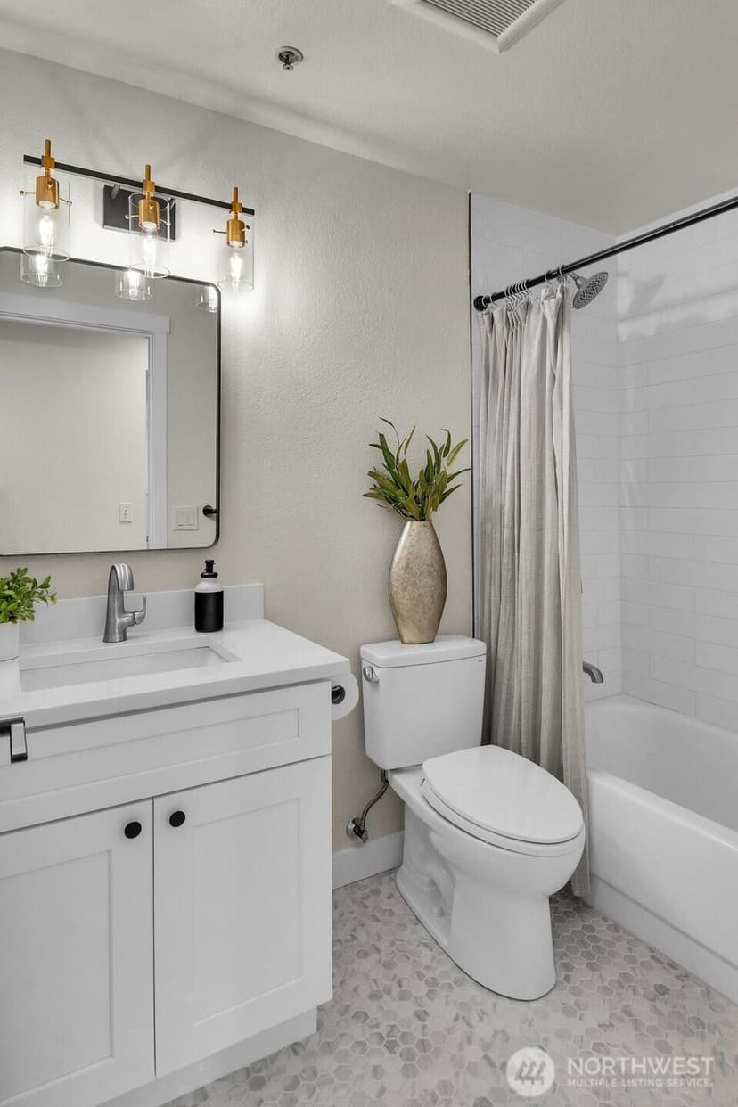 Property photo for 18523 68th Avenue NE #204, Kenmore photo 10