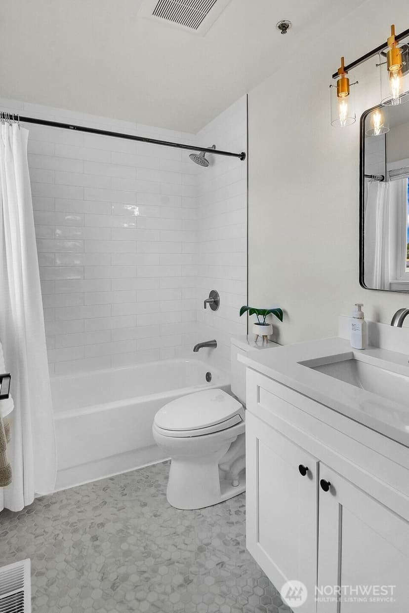 Property photo for 18523 68th Avenue NE #204, Kenmore photo 13