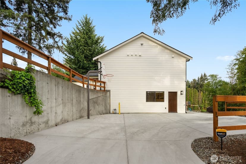 Property photo for 11016 46th Street E, Edgewood photo 5