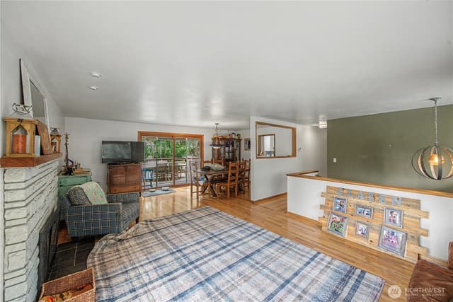 Property photo for 18415 60th Place NE, Kenmore photo 5