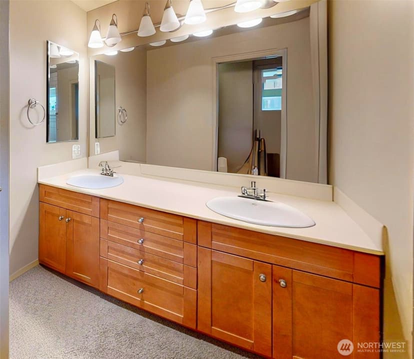 Property photo for 18415 60th Place NE, Kenmore photo 9
