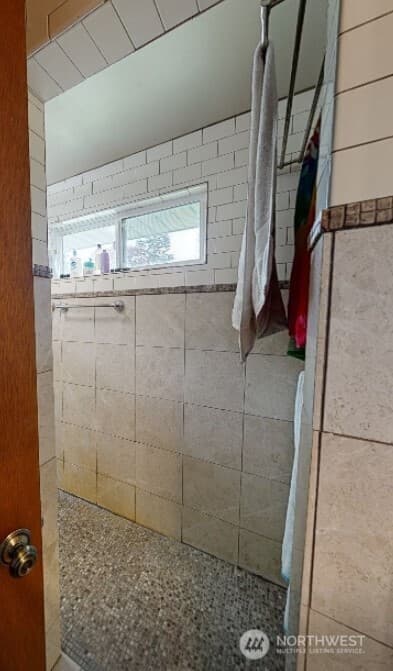 Property photo for 18415 60th Place NE, Kenmore photo 10