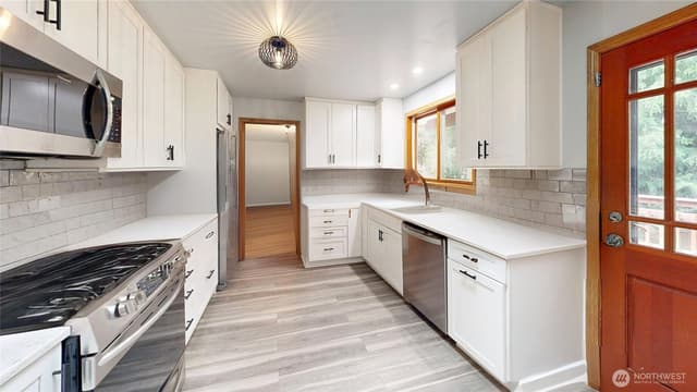 Property photo for 18415 60th Place NE, Kenmore photo 4