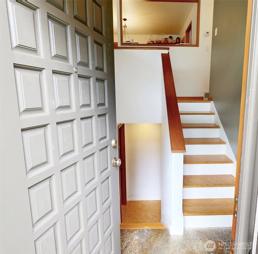 Property photo for 18415 60th Place NE, Kenmore photo 3