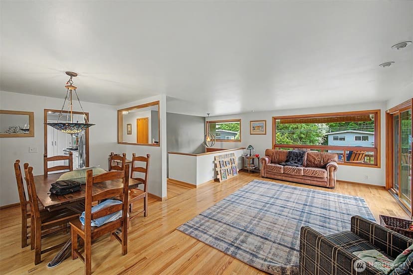 Property photo for 18415 60th Place NE, Kenmore photo 6