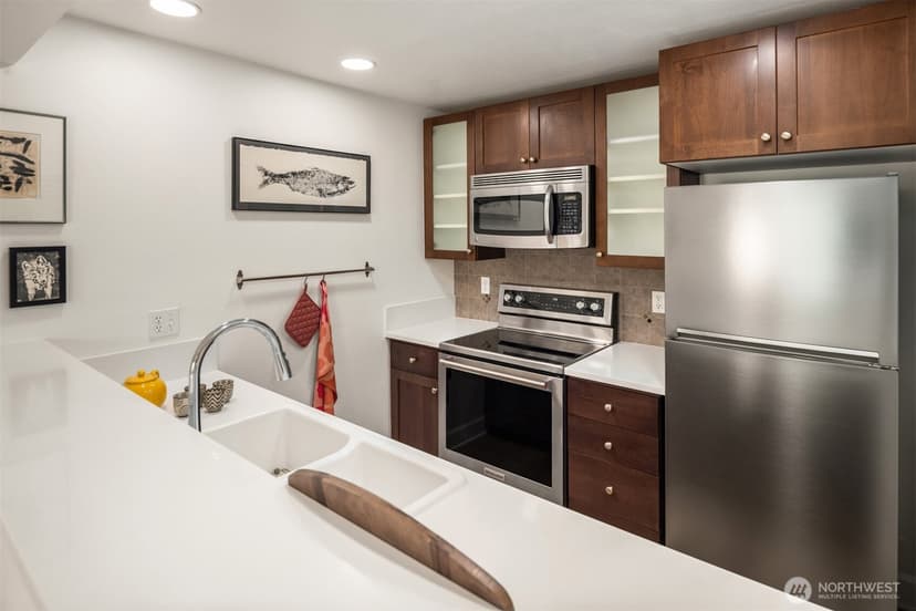 Property photo for 300 N 130th Street #8-202, Seattle photo 15