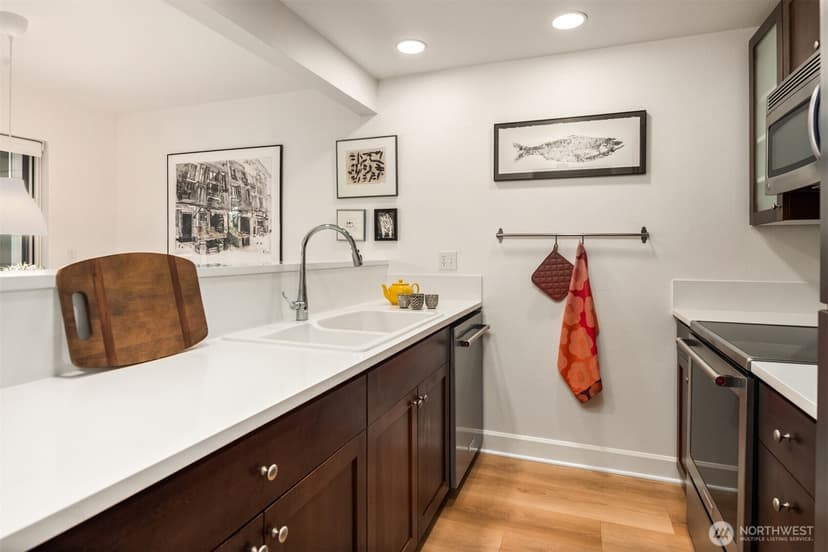 Property photo for 300 N 130th Street #8-202, Seattle photo 17