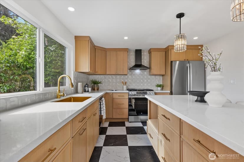 Property photo for 4238 28th Place W, Seattle photo 11