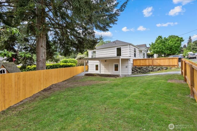 Property photo for 4238 28th Place W, Seattle photo 2