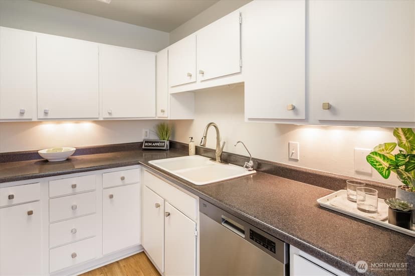 Property photo for 2552 14th Avenue W #403, Seattle photo 11