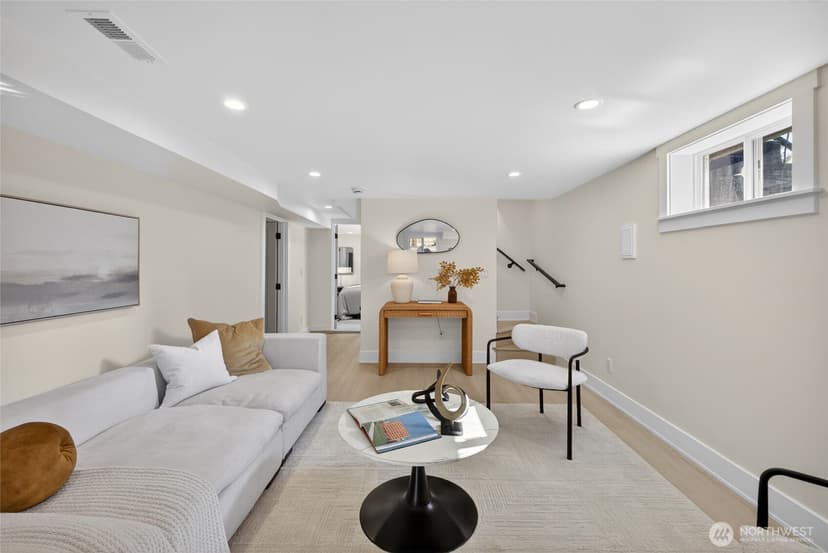 Property photo for 3402 48th Avenue SW, Seattle photo 16