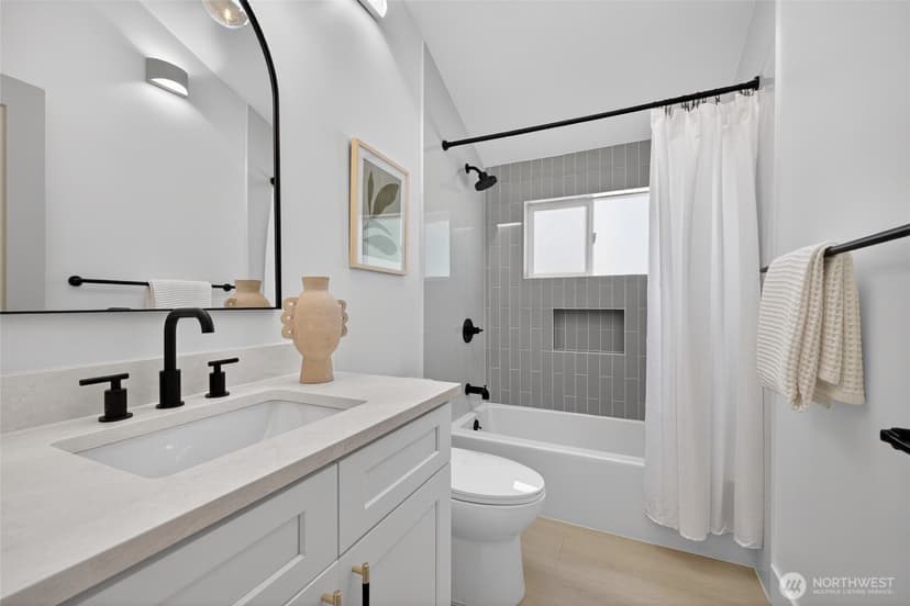 Property photo for 3402 48th Avenue SW, Seattle photo 14