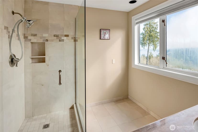 Property photo for 4911 Harbor Lane, Everett photo 25