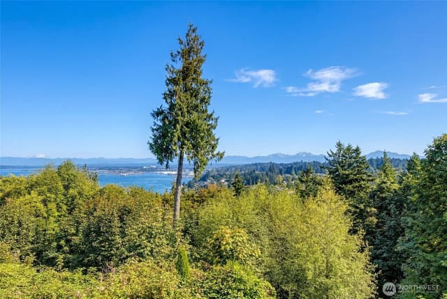 Property photo for 4911 Harbor Lane, Everett photo 2