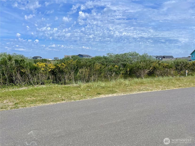 Property photo for 1410 Diamond Head Avenue SW, Ocean Shores photo 2