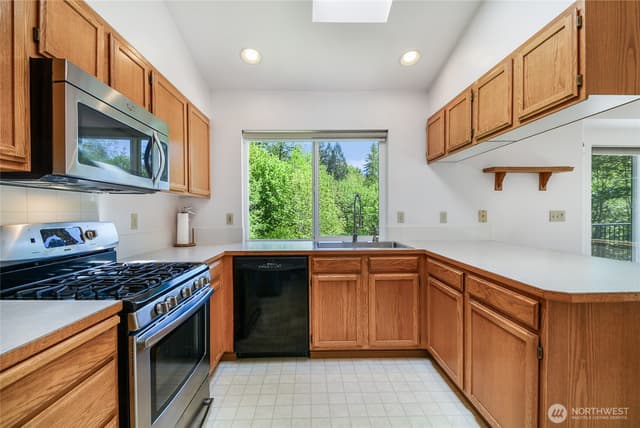 Property photo for 18526 320th Avenue NE, Duvall photo 4