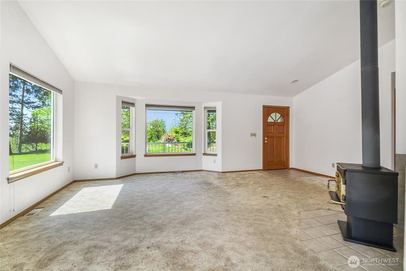 Property photo for 18526 320th Avenue NE, Duvall photo 2