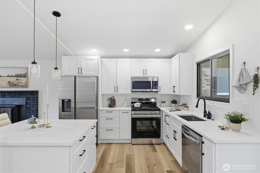 Property photo for 11255 Roseberg Avenue S, Seattle photo 4