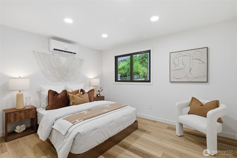 Property photo for 11255 Roseberg Avenue S, Seattle photo 6