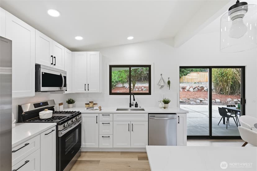 Property photo for 11255 Roseberg Avenue S, Seattle photo 3