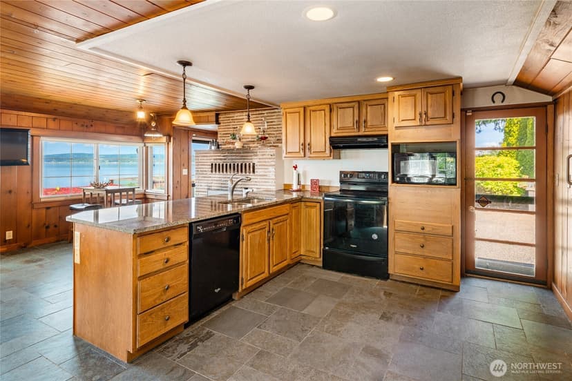 Property photo for 29631 Beach Drive NE, Poulsbo photo 14