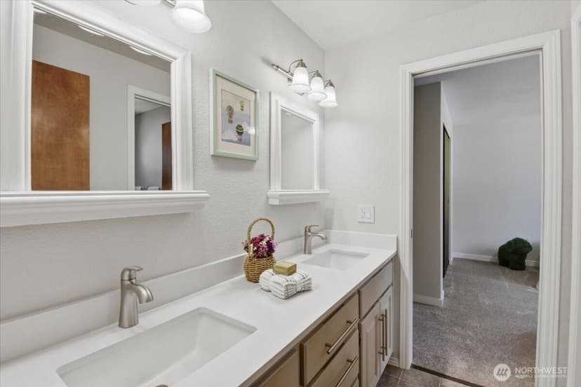 Property photo for 1610 202nd Place SW, Lynnwood photo 25