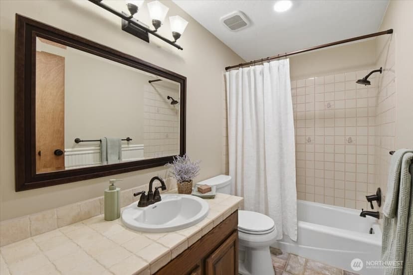 Property photo for 1610 202nd Place SW, Lynnwood photo 22