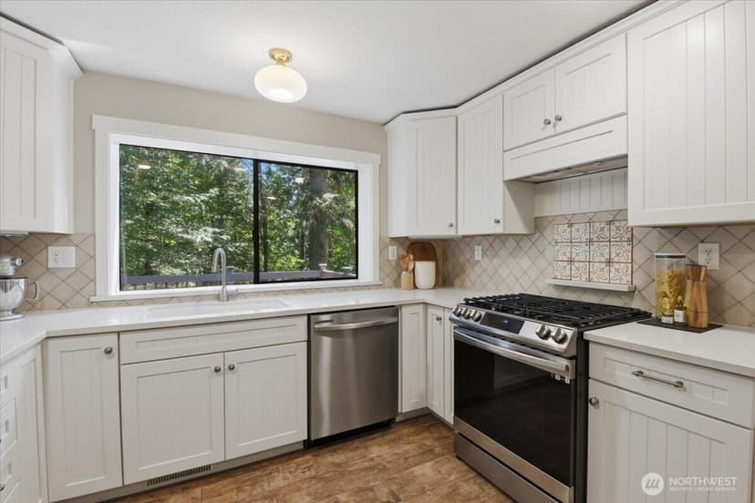 Property photo for 1610 202nd Place SW, Lynnwood photo 11