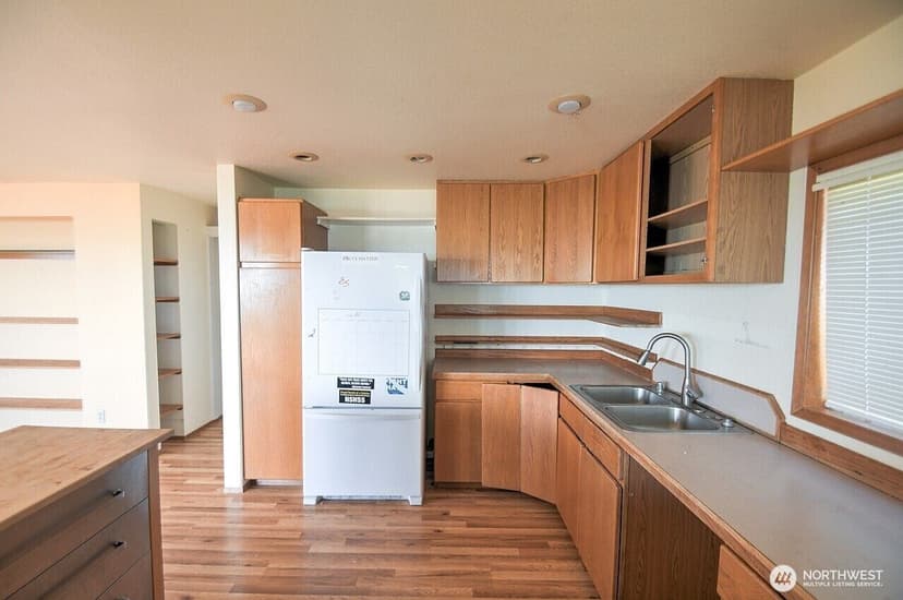 Property photo for 180 Sunrise Avenue SE, Ocean Shores photo 11