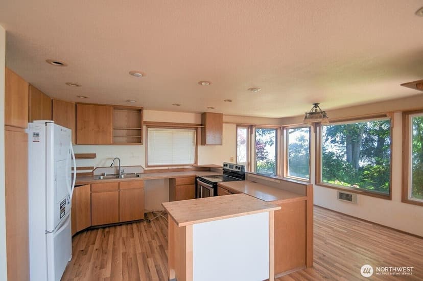 Property photo for 180 Sunrise Avenue SE, Ocean Shores photo 13