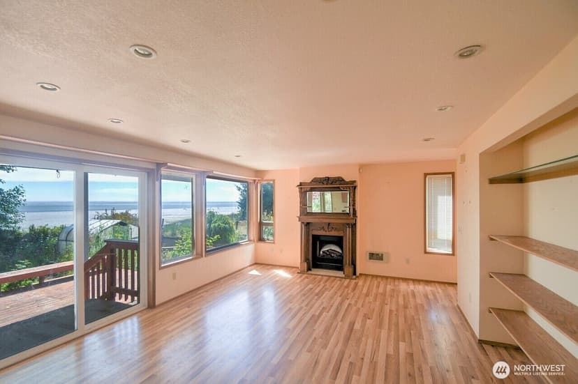Property photo for 180 Sunrise Avenue SE, Ocean Shores photo 3
