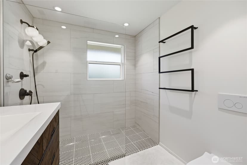 Property photo for 2702 E 16th Street, Bremerton photo 30