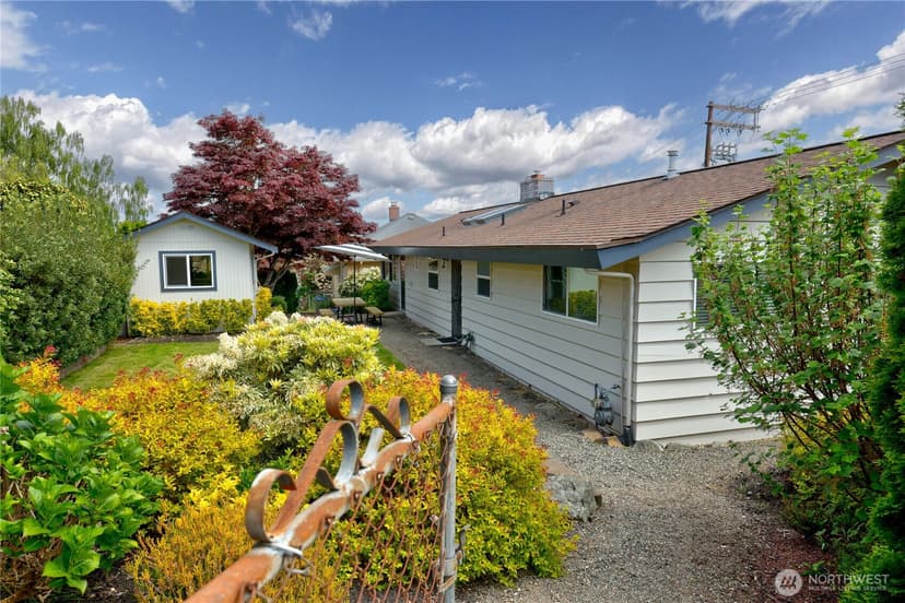 Property photo for 2702 E 16th Street, Bremerton photo 32