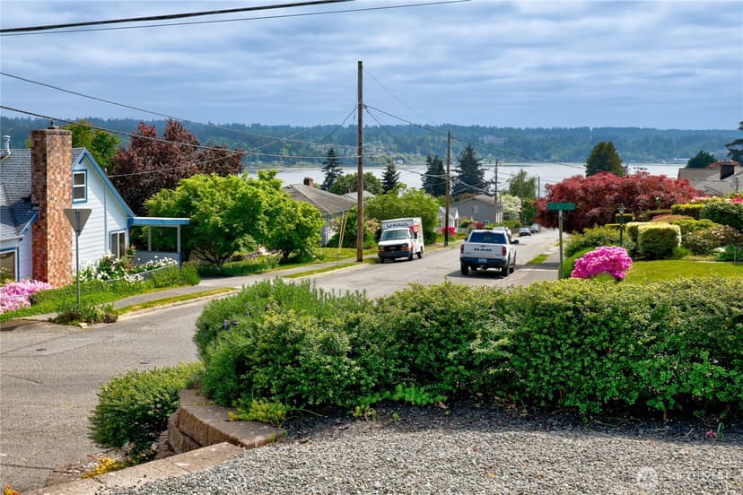 Property photo for 2702 E 16th Street, Bremerton photo 35