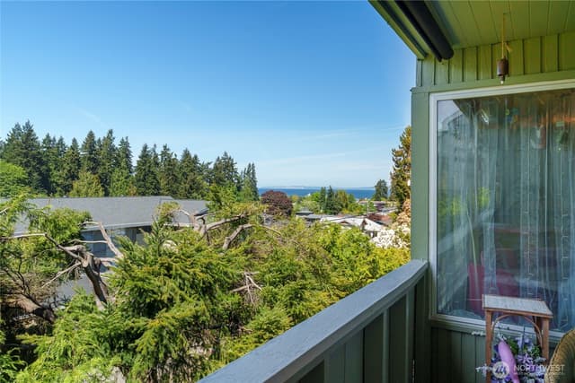 Property photo for 1020 5th Avenue S #7, Edmonds photo 4