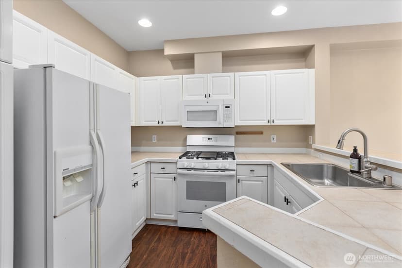 Property photo for 12530 Admiralty Way #K204, Everett photo 7