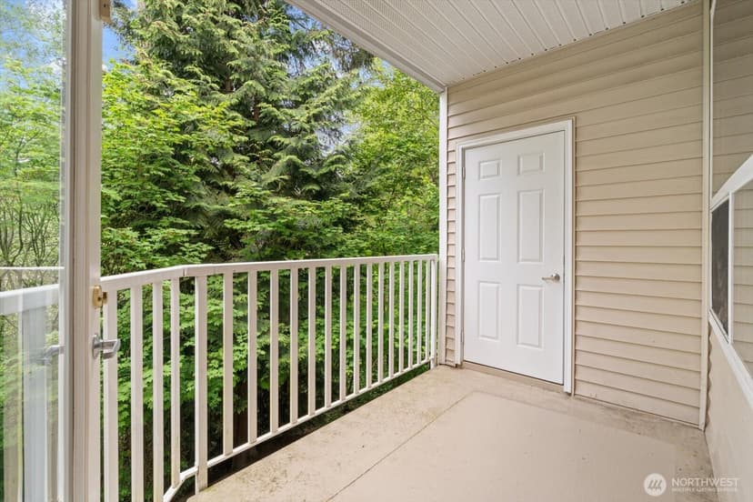 Property photo for 12530 Admiralty Way #K204, Everett photo 11