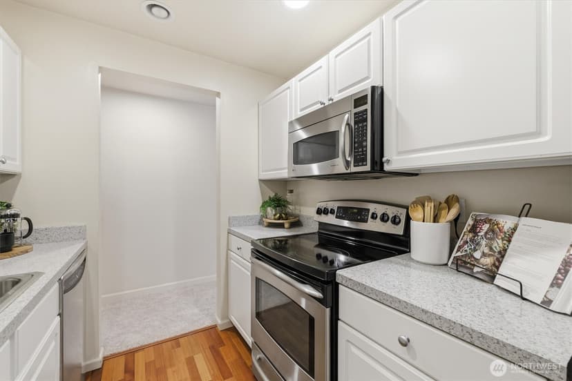 Property photo for 2929 76th Avenue SE #410, Mercer Island photo 11