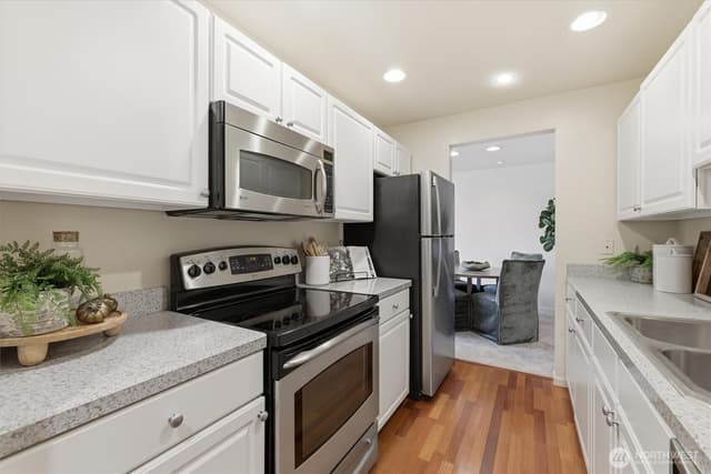 Property photo for 2929 76th Avenue SE #410, Mercer Island photo 3