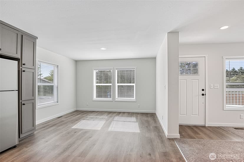 Property photo for 300 Marine View Drive SW, Ocean Shores photo 12
