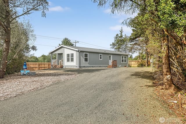 Property photo for 300 Marine View Drive SW, Ocean Shores photo 2