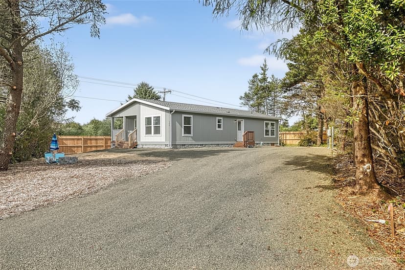 Property photo for 300 Marine View Drive SW, Ocean Shores photo 2