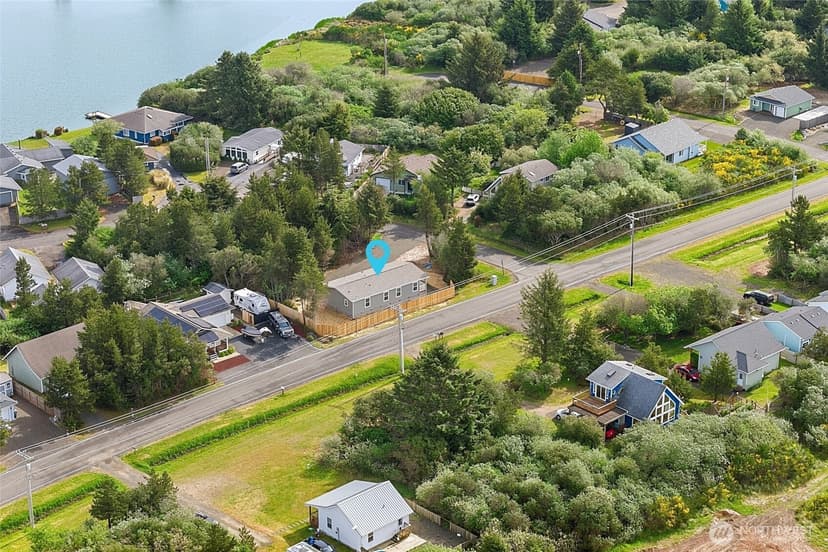 Property photo for 300 Marine View Drive SW, Ocean Shores photo 36