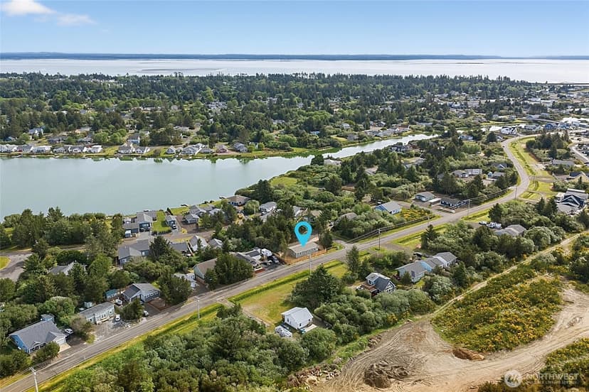 Property photo for 300 Marine View Drive SW, Ocean Shores photo 37