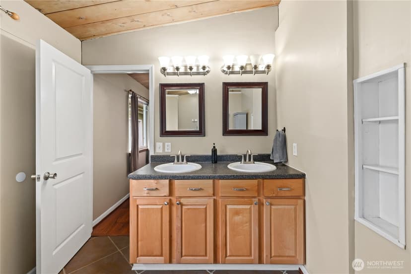 Property photo for 7023 126th Street E, Puyallup photo 16