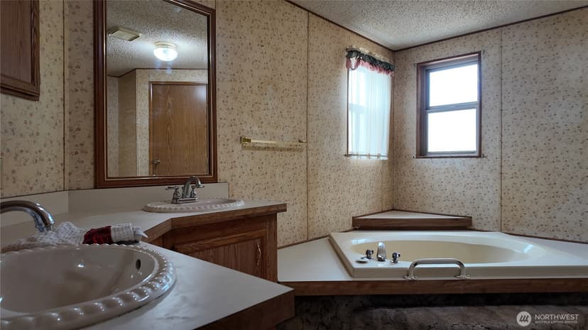 Property photo for 18621 Smokey Point Boulevard, Arlington photo 23