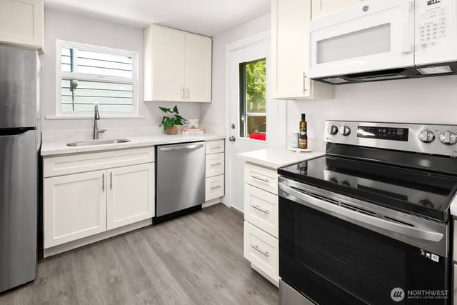 Property photo for 9032 15th Avenue SW, Seattle photo 5