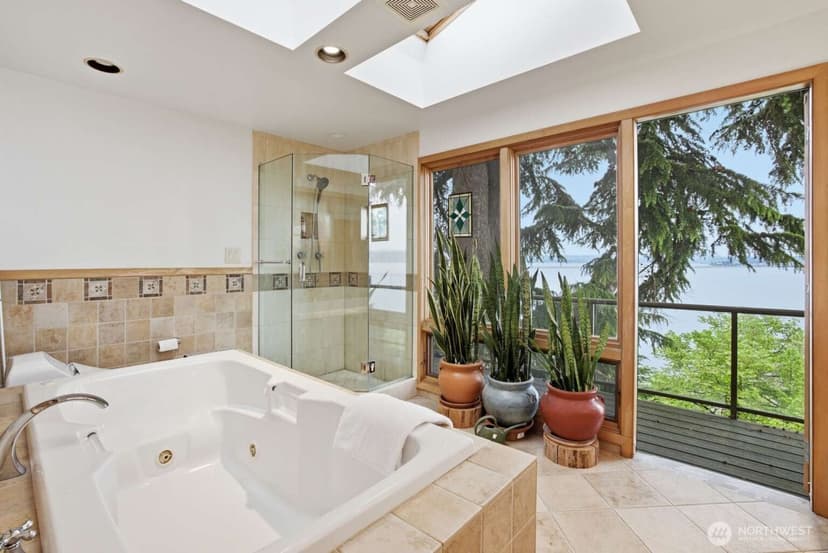 Property photo for 2514 Shoreland Drive S, Seattle photo 20